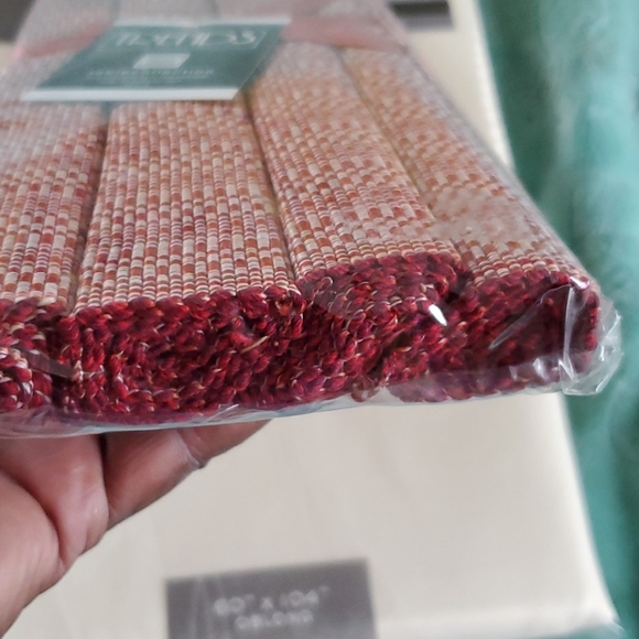 NWOT Tablecloth/Placemats Bundle - Picture 7 of 7